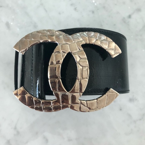 CHANEL Accessories - Chanel logo belt Fabulous patent leather vintage💯